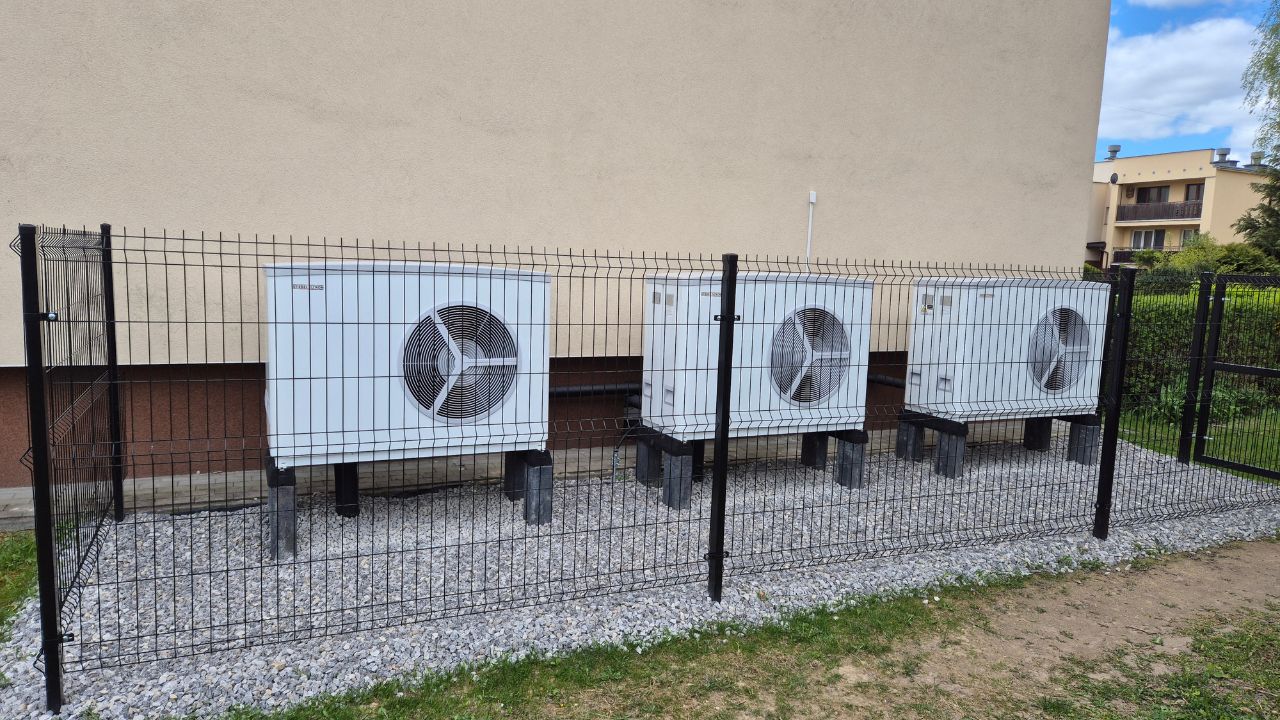 Pompy ciepła w bloku w Rykach v2